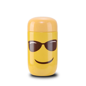 Simpatico produttore di bottiglie d'acqua in acciaio inossidabile con boccetta sottovuoto